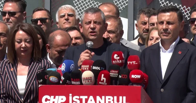 Özgür Özel, CHP İstanbul İl Başkanlığını ziyaret etti