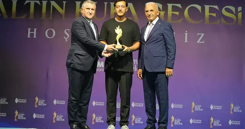 ‘Yılın spor insanı’ eski futbolcu Mesut Özil seçildi