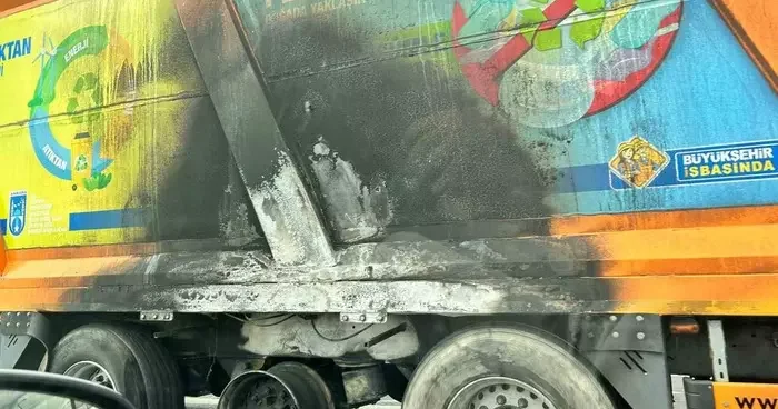 Ankara Büyükşehir Belediyesi’ne ait tır alev aldı