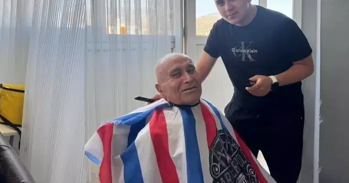 Liseli gençler, yaşlı çınarların saç bakımlarını yaptı