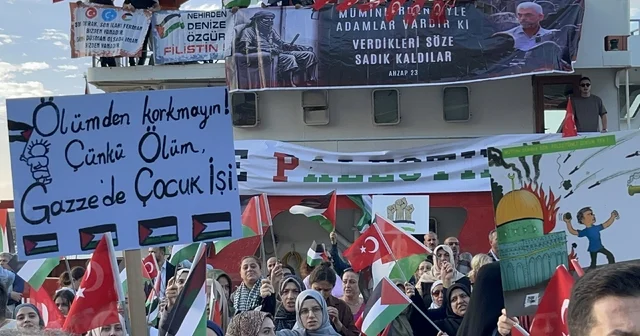 Zonguldak ta İsrail i protesto için denize açıldılar Zonguldak Haberleri