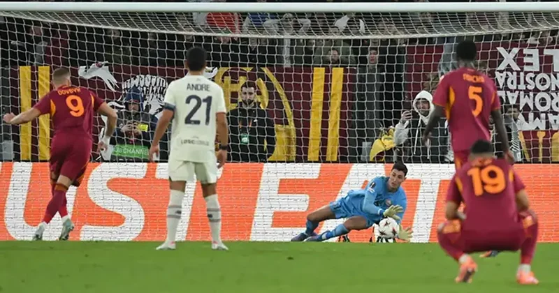 Roma legend Totti comments on Berke Özer s heroic three penalty saves