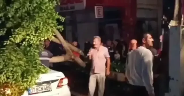 Antalya da sağanak ve hortum hayatı felç etti: çatılar uçtu, elektrik telleri koptu VİDEO İZLE