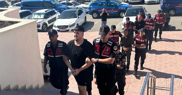İstanbul da iş yeri kurşunlayan şüpheliler, Bodrum da yakalandı; 5 tutuklama Muğla Haberleri
