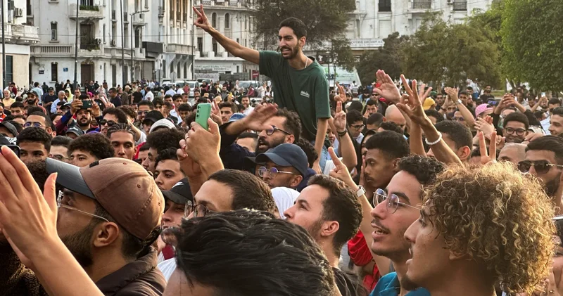 Kuzey Afrika da bir şeyler oluyor: Z Kuşağı ayaklanması, İspanya ya sığınan istihbaratçılar, ortalıkta cirit atan casuslar...