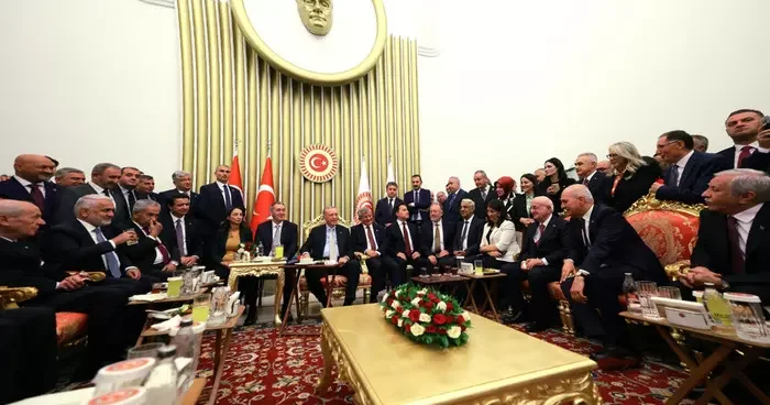 Babacan, Davutoğlu, Erbakan, DEM Parti, MHP, İYİ Parti, BBP... İşte Meclis teki olay olan fotoğrafın hikayesi