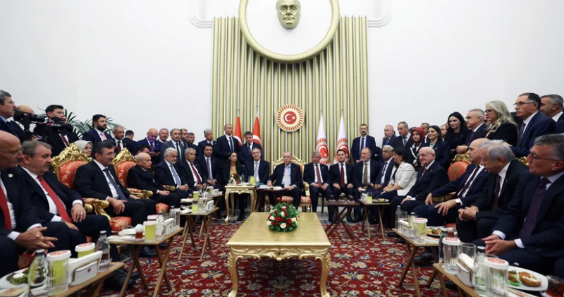 Mermerli Salon buluşmasına AKP Sözcüsü Ömer Çelik’ten “kıymetli birliktelik” mesajı