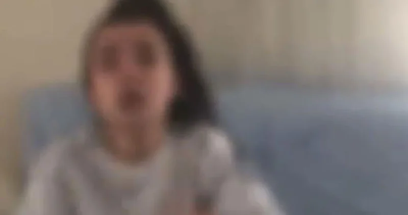 Vahşetin böylesi görülmedi! Kız kardeşinin üzerine kaynar su döküp özür diletti
