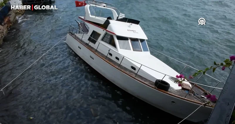 Muğla’da etkili olan fırtınada tekneler yan yattı