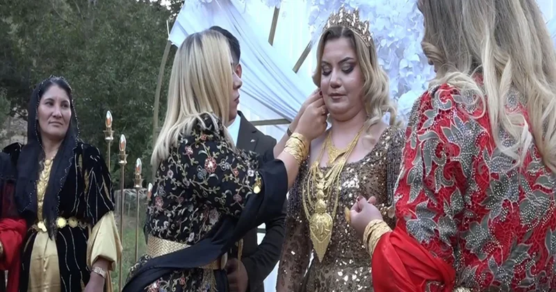 Şırnak’ta gelin ve damada 3 milyon TL ile 1,5 kilo altın takıldı