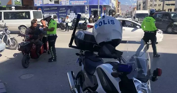 Erzincan’da motosikletlilere sıkı denetim