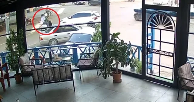 22 gün arayla aynı kavşakta kaza yaptı Adana Haberleri