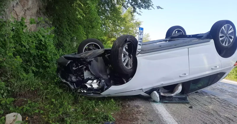 Bayram tatiline giden aile kaza yaptı: 3 yaralı