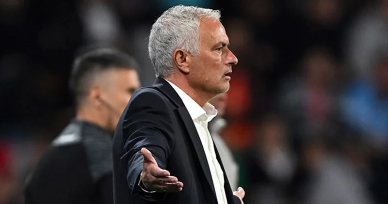 Fenerbahçe nin eski yıldızından çarpıcı iddia: Oyuncuların yüzde 90 ı Mourinho ile devam etmek istemiyor