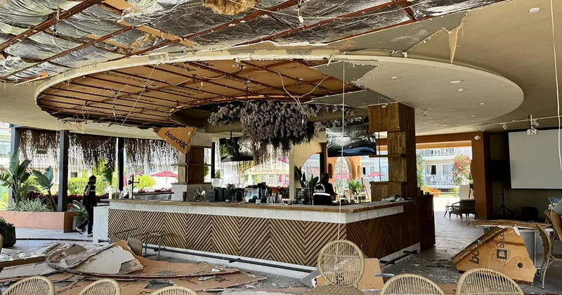 Muğla da restoranın tavanı çöktü: 1 i çocuk 5 yaralı