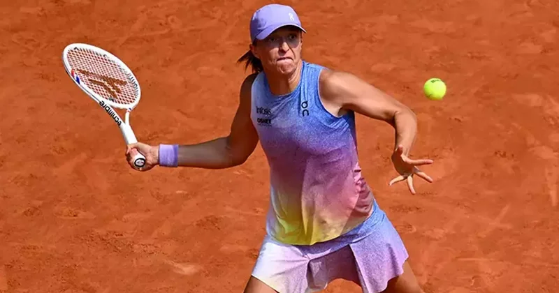 Swiatek extends her French Open record to reach semi final against Sabalenka