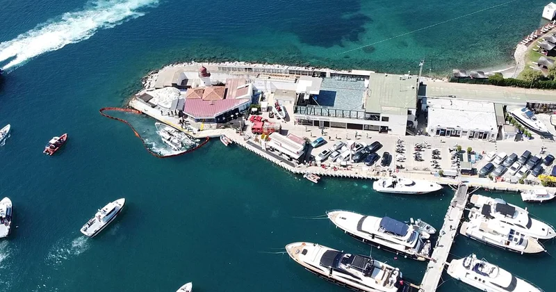 Bodrum da marinaya yanaşan teknede patlama
