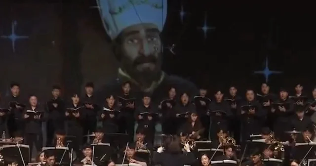 Güney Koreli orkestra Yelkenler biçilecek marşını söyledi: Dinleyenler adeta mest oldu VİDEO İZLE