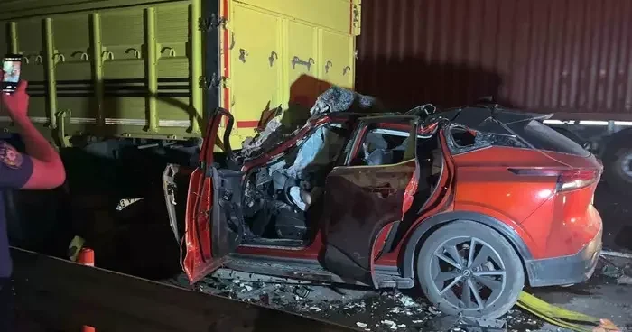 Sakarya da feci kaza: Cip, kamyona ok gibi saplandı, 1 kişi öldü