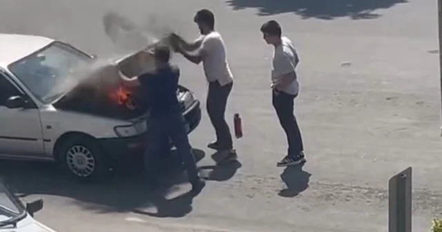 Düzce de yanan otomobili duyarlı vatandaşlar söndürdü VİDEO İZLE