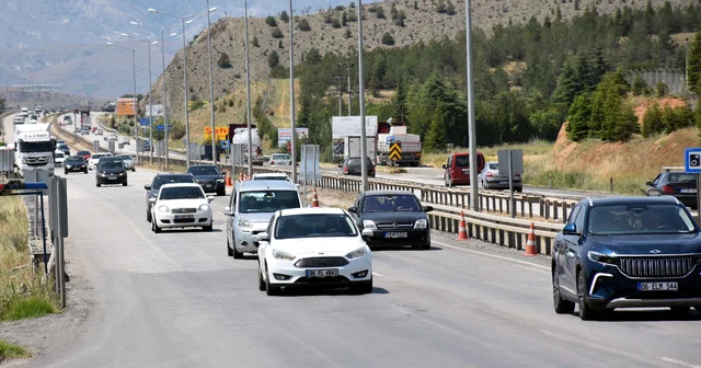 Kilit kavşak Kırıkkale de bayram öncesi trafik yoğunluğu başladı Kırıkkale Haberleri