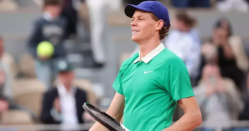 Sinner advances to second consecutive French Open semi final with a confident win
