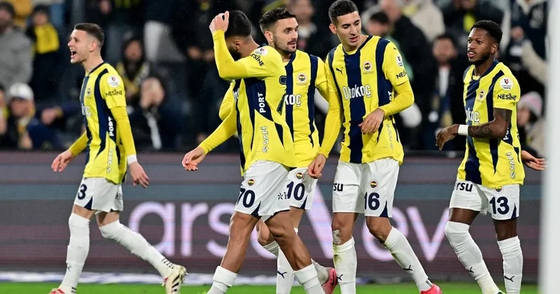 Fenerbahçe de tek isim kırmızı kart gördü Sözcü Gazetesi