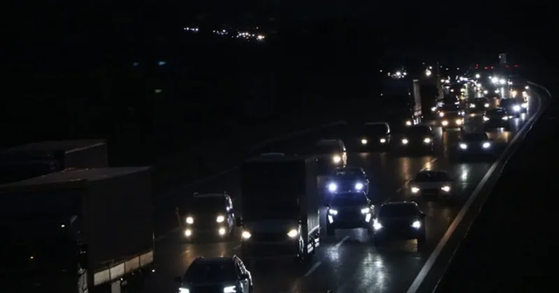 Bayram tatili göçü başladı! Trafik durdu kilometrelerce araç kuyruğu oluştu