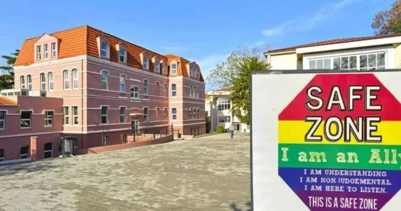 Hedef gösterilmişti! Üsküdar Amerikan Lisesi ne LGBTİ+ afişi soruşturması