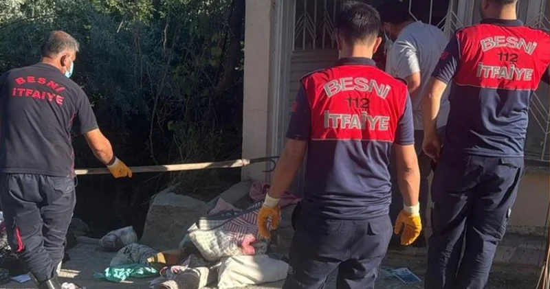 Eve giren yılan korkuttu