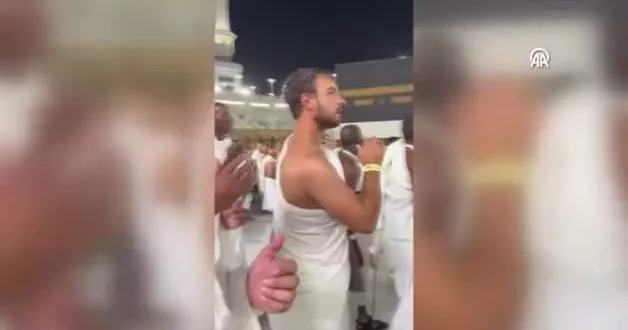 İspanya dan Mekke ye at sırtında ulaştılar: Hacı adayları Kabe de gözyaşı döktü