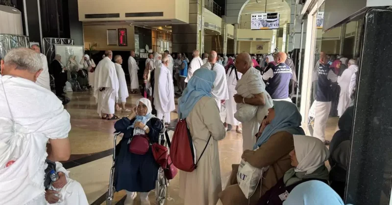 Mekke i Mükerreme den Arafat a intikaller başladı