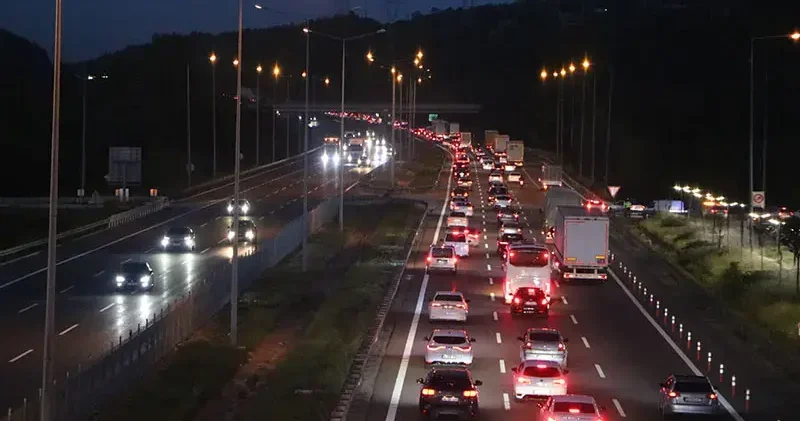 Anadolu Otoyolunun Bolu geçişinde bayram yoğunluğu