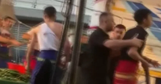 Esenyurt’taki pazarda kavga: Kasa ve sopalar havada uçuştu VİDEO İZLE