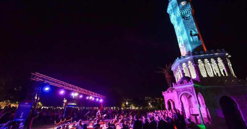İzmir’de çöp kokusu festivali! İşçiye yok konsere var