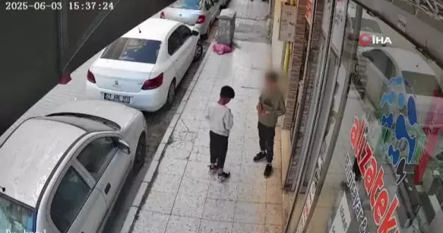 Yaramaz çocuklar kamerada! İş yerine torpil atıp kaçtılar