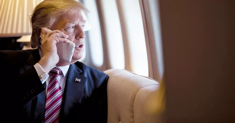 Trump casuslarla dans ediyor! Kullandığı telefon açıklandı