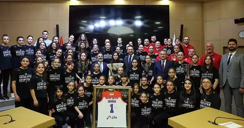 Bakan Bayraktar, BOTAŞ Spor Kulübü nü kabul etti