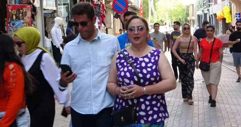 İranlı turistler Van esnafına çifte bayram yaşattı
