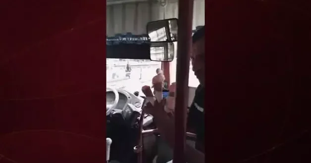 Adana da otobüs şoföründen jest