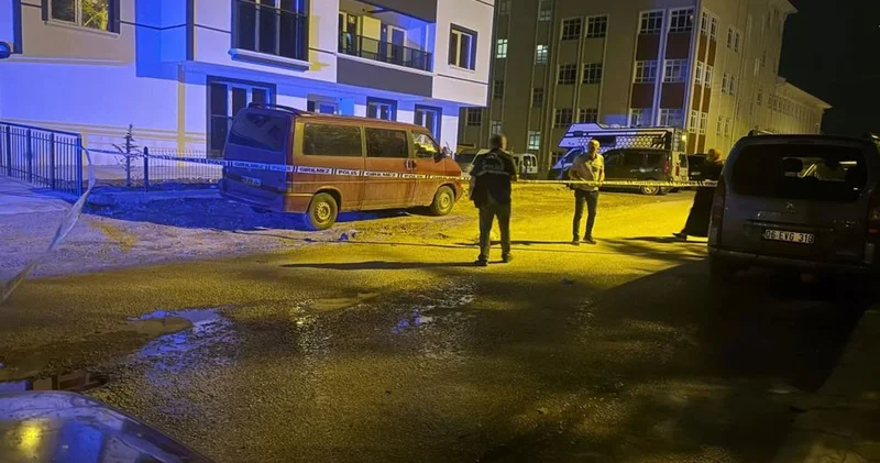 Ankara da dehşet: Babasını sokak ortasında bıçakladı