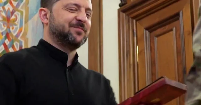Zelenski den Rus üslerini bombalayan kimliği belirsiz asker ve casuslara madalya VİDEO İZLE