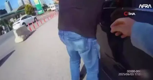 Yol verme kavgasında ‘Ehliyetler gidiyor, yapmayın’ sözleri gündem oldu