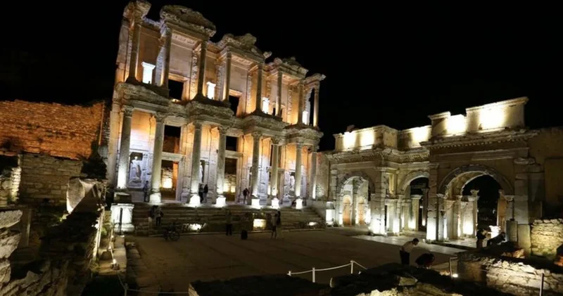 Efes Antik Kenti nde gece müzeciliği başlıyor