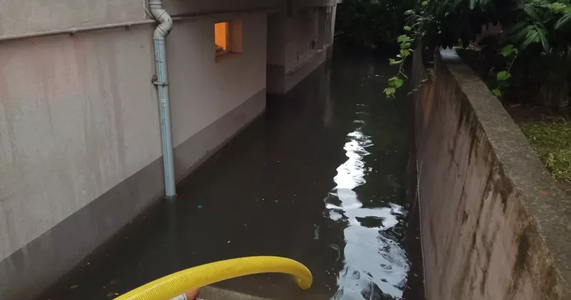 Samsun da sağanak hayatı felç etti! Evler su doldu