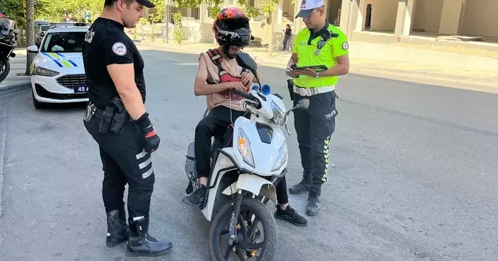 Manisa da kurallara uymayan motosiklet sürücülerine ceza yağdı