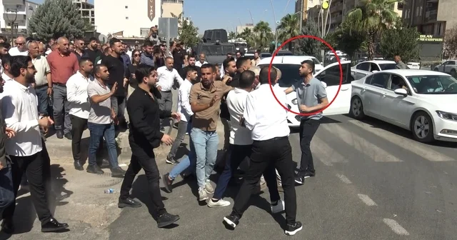 Silopi de istifa yürüyüşünde sloganlara tepki gösteren kişi darbedildi Şırnak Haberleri