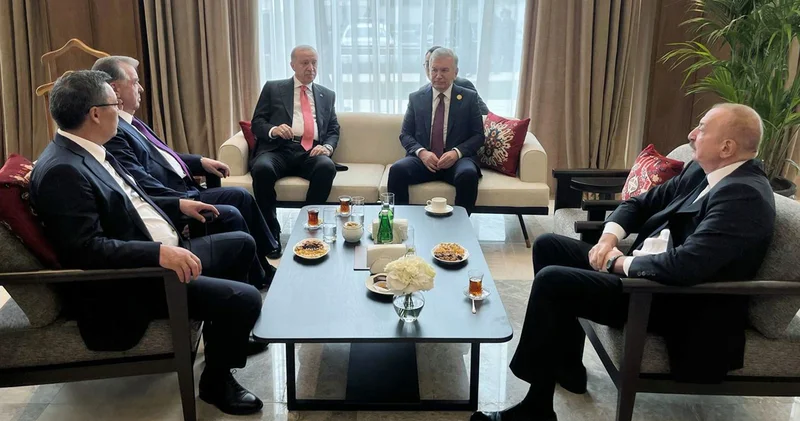 Cumhurbaşkanı Erdoğan, Azerbaycan da liderlerle bir araya geldi