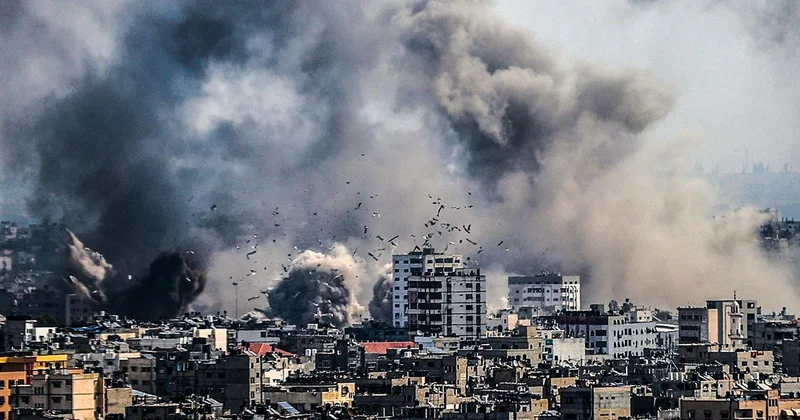 İşgalci İsrail, İran saldırısı dönüşü Gazze yi de bombalamış