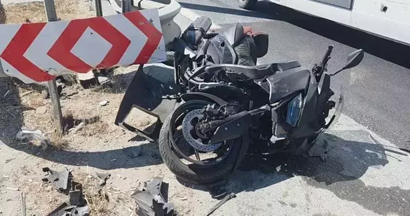 Büyükçekmece de motosiklet ile otomobil çarpıştı; 1 kişi öldü